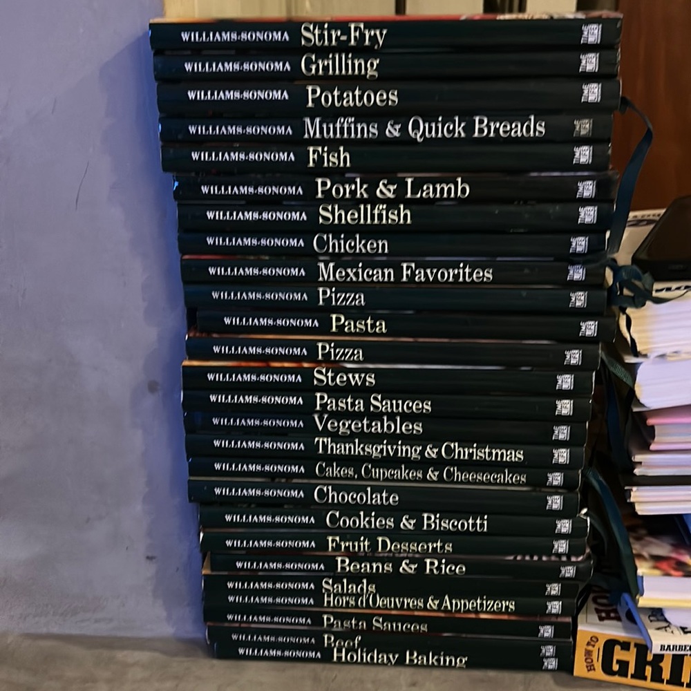 Williams-Sonoma full kitchen library. All 26. Never used